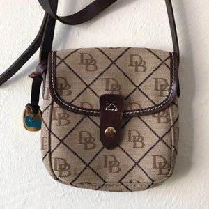 🌱Dooney and Bourke mini purse